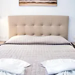 Gardens Exclusive Apartment Gennadi
